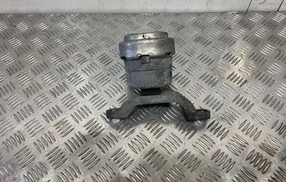 Volvo V70 Engine mount bracket HL8022M05