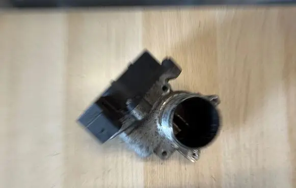 Volkswagen PASSAT B6 Throttle valve 03L128063L