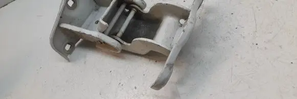 Nissan Primastar Loading door lower hinge 527428A