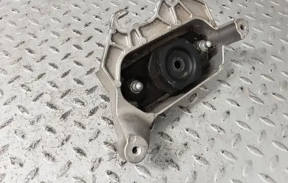 Dacia Sandero III Gearbox mounting bracket 112535643R