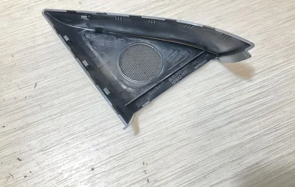 Audi Q3 8U Front door speaker cover trim 8U0035424A