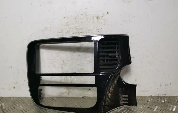 Mitsubishi Outlander Radio/GPS head unit trim 