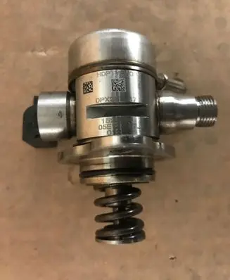 Audi Q3 F3 Fuel injection high pressure pump 05E127027