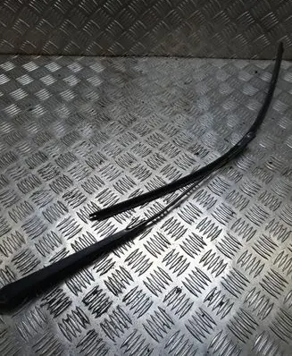Windshield/front glass wiper blade