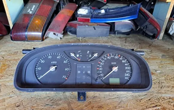 Renault Laguna II Speedometer (instrument cluster) 8200170293 501018530065 359K74
