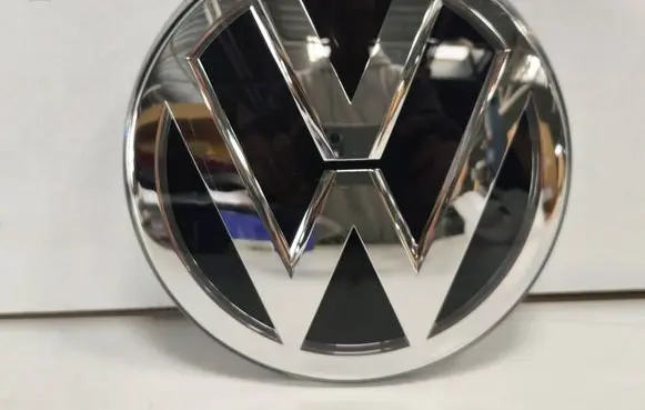 Volkswagen Tiguan Manufacturer badge logo/emblem 5NA853601JZA