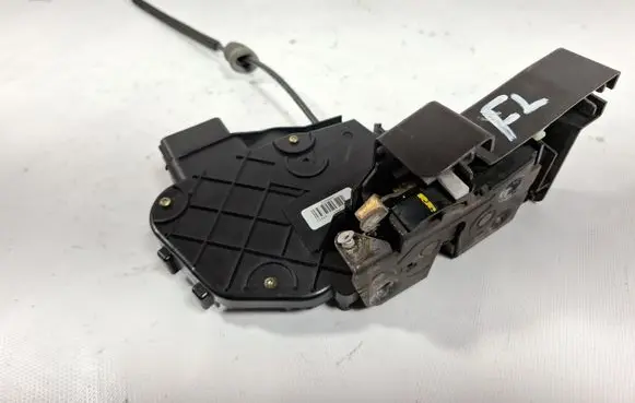 Volvo S40 Front door lock 30699441