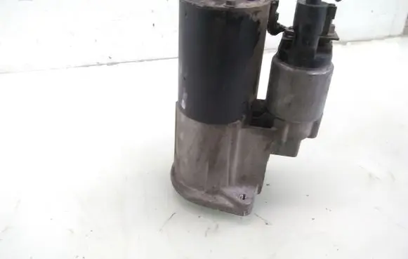 Volkswagen Polo IV 9N3 Starter motor 001911023B