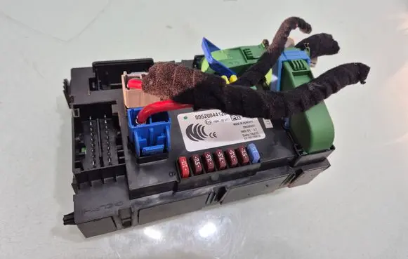 Jeep Renegade Fuse module 00520044120