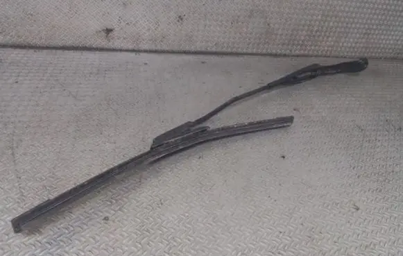 Windshield/front glass wiper blade