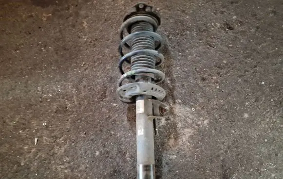 Volkswagen Golf VI Front shock absorber/damper 1K0413031BE