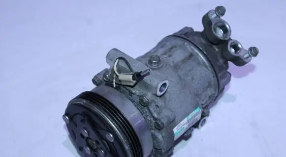 Dacia Sandero Air conditioning (A/C) compressor (pump) 8200840899 05682610962
