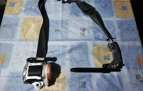 Ford Mustang VI Front seatbelt 308669910AB 2477550