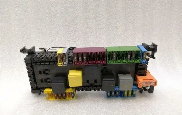 Mercedes-Benz ML W166 Fuse module A1669063901