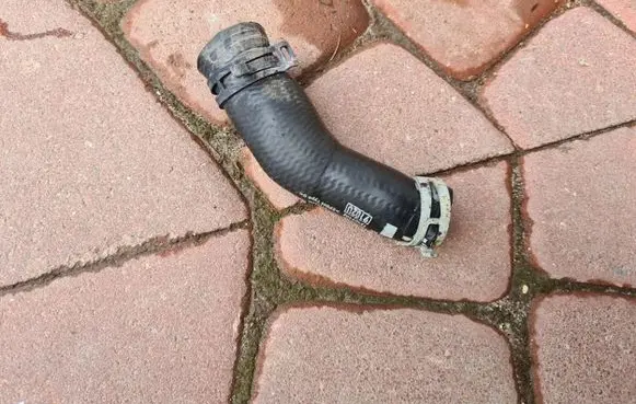 Opel Insignia B Engine coolant pipe/hose 13489102