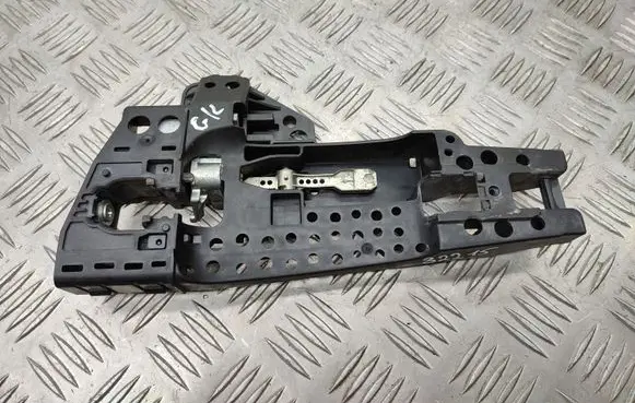 Rear door exterior handle/bracket