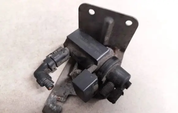 BMW 5 E60 E61 Turbo solenoid valve 1174780539101 11747805391-01