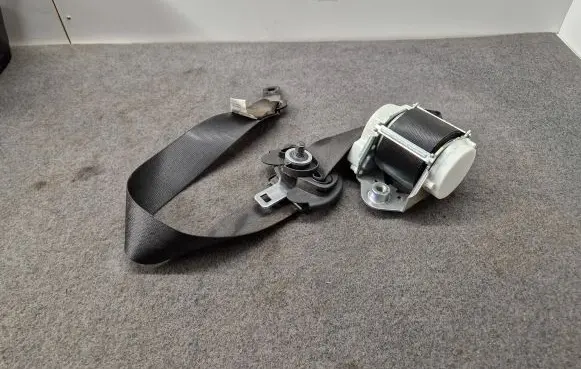 BMW X3 E83 Front seatbelt 34003071B