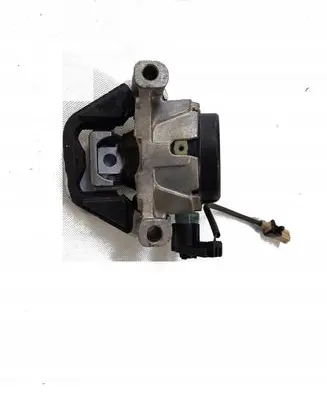 Engine mount vacuum valve