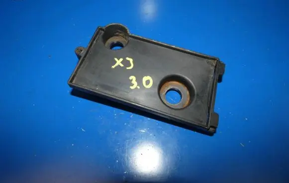 Jaguar XJ X351 Radiator mount bracket 8w83-7B142-BC Y0M90