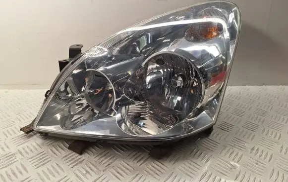 Toyota Corolla Verso AR10 Headlight/headlamp 811700F010