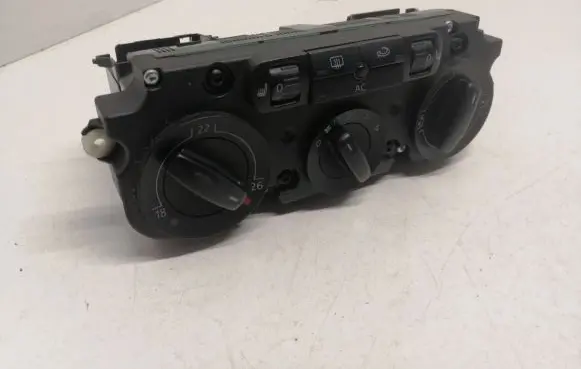 Volkswagen Touran I Climate control unit 74730961 5370111CF 537011CF
