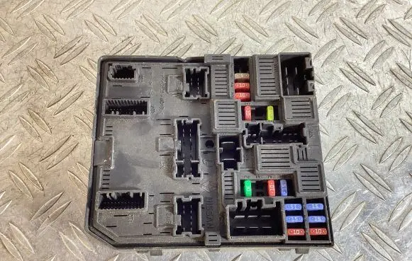 Nissan Qashqai Fuse module 284B75NA0A