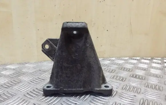Audi A6 S6 C5 4B Engine mounting bracket 8D0199308D