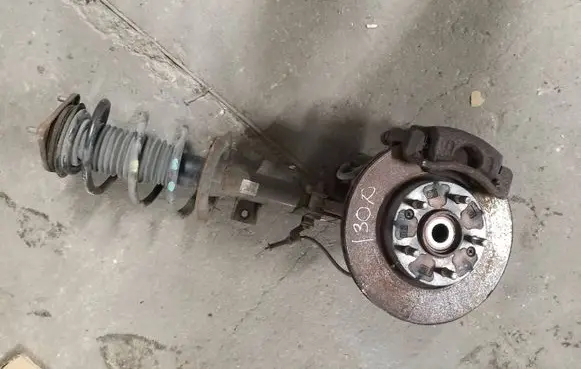 Hyundai i30 Front wheel hub spindle knuckle