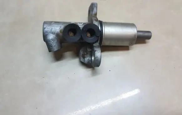 Audi A6 S6 C5 4B Master brake cylinder