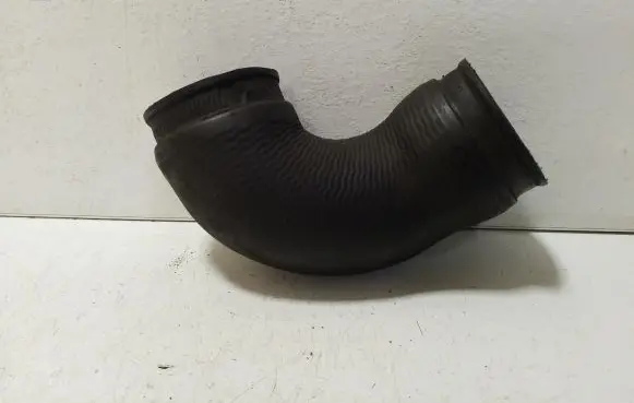 Volkswagen Golf III Intercooler hose/pipe 028129628