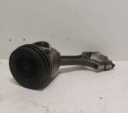KIA Ceed Piston with connecting rod