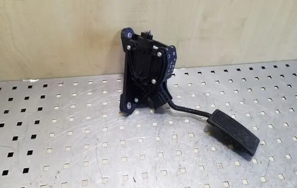 Honda CR-V Accelerator throttle pedal JM14B