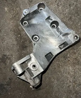 BMW 5 E39 A/C compressor mount bracket 7786194