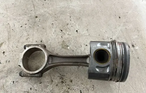 Volkswagen Transporter - Caravelle T5 Piston with connecting rod 038J