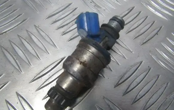 Mazda 323 F Fuel injector