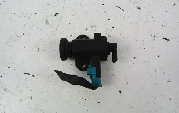 Peugeot 607 Valve vacuum 9635704380