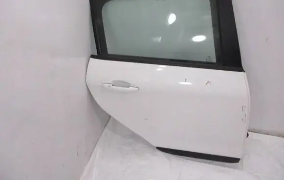 Peugeot 2008 I Rear door