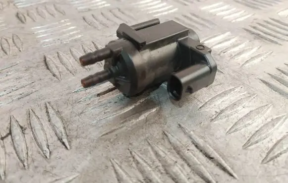 BMW 5 F10 F11 Turbo solenoid valve 8570591
