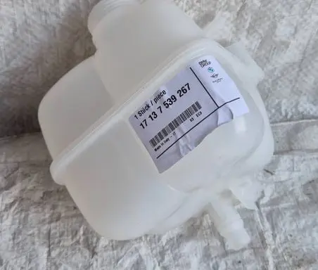 BMW i8 Coolant expansion tank/reservoir 7539267