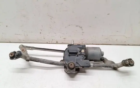 Front wiper linkage and motor