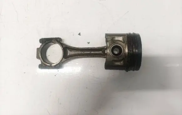 Volkswagen PASSAT B5 Piston with connecting rod