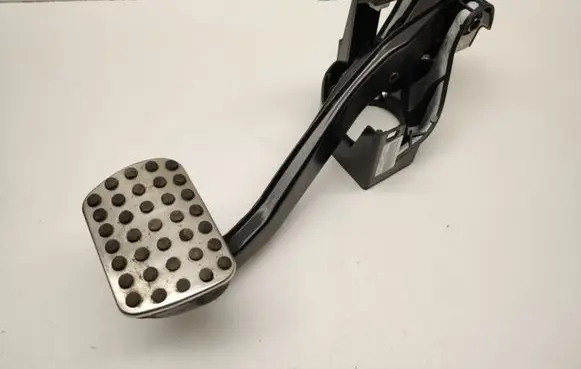 Mercedes-Benz E W212 Brake pedal A2042902001