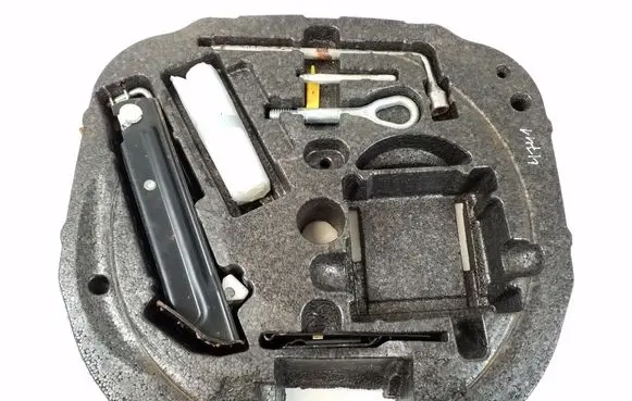 Mercedes-Benz SLK R171 Tool set A1716840537