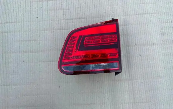 Volkswagen Tiguan Tailgate rear/tail lights 5N0945308