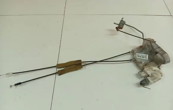 Subaru Legacy Front door lock 