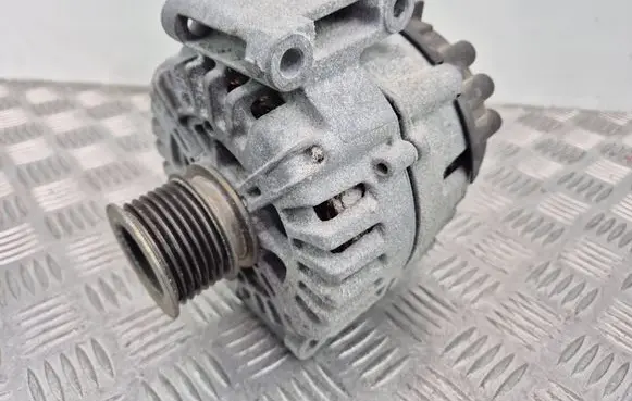 Mercedes-Benz E W212 Generator/alternator A0009062722 2614781A 415005631