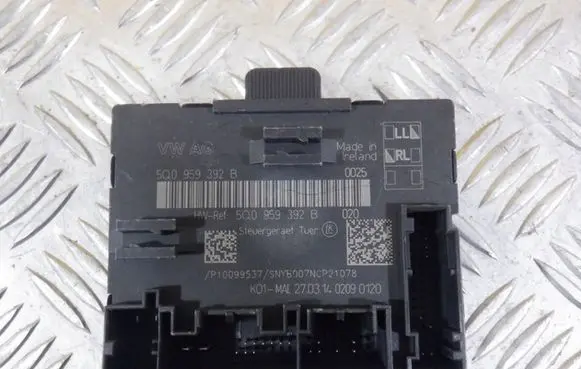 Volkswagen Golf VII Door control unit/module 5Q0959392B