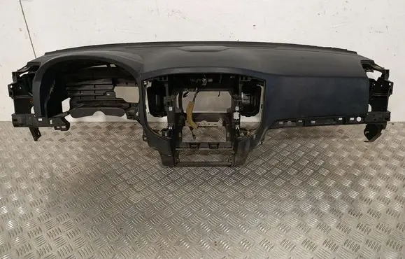 Mitsubishi Pajero Dashboard 