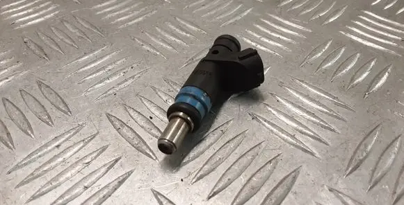 Audi A4 S4 B6 8E 8H Fuel injector 06B133551K